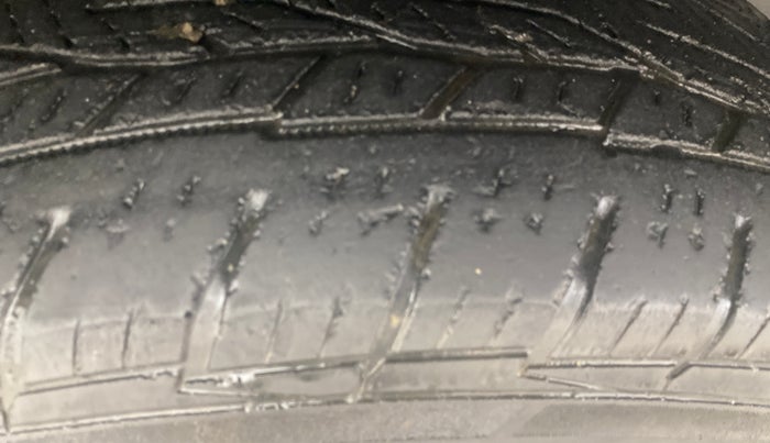 2017 Mahindra XUV500 W6 AT, Diesel, Automatic, 95,152 km, Right Rear Tyre Tread