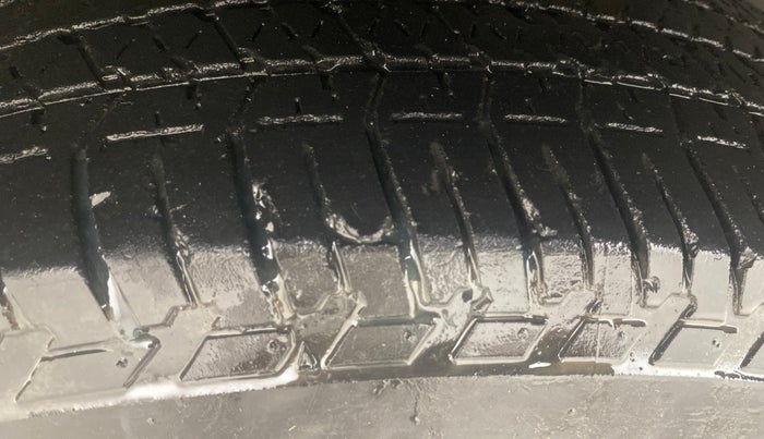 2017 Mahindra XUV500 W6 AT, Diesel, Automatic, 95,152 km, Left Front Tyre Tread