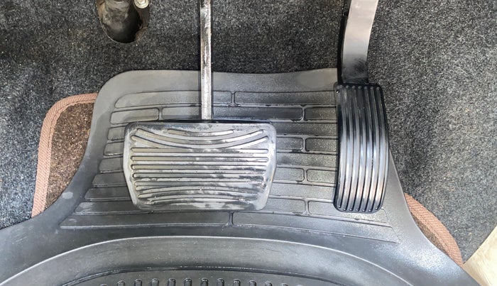 2017 Mahindra XUV500 W6 AT, Diesel, Automatic, 95,152 km, Pedals