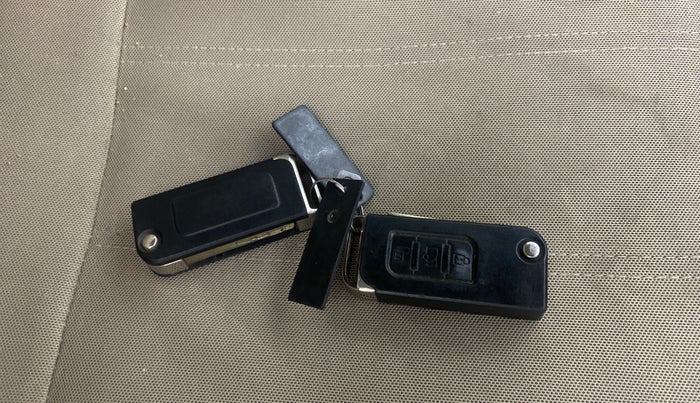 2017 Mahindra XUV500 W6 AT, Diesel, Automatic, 95,152 km, Key Close Up