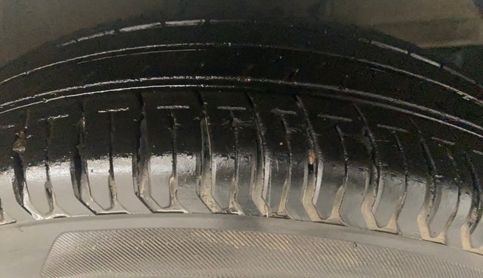 2021 Maruti Swift VXI, Petrol, Manual, 35,798 km, Right Front Tyre Tread