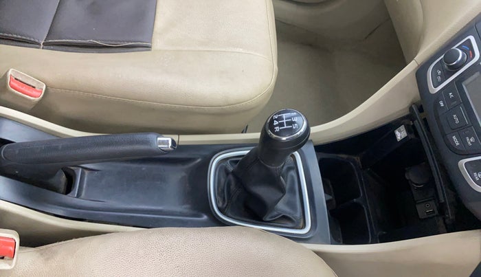 2016 Maruti Ciaz VXI, Petrol, Manual, 31,229 km, Gear Lever