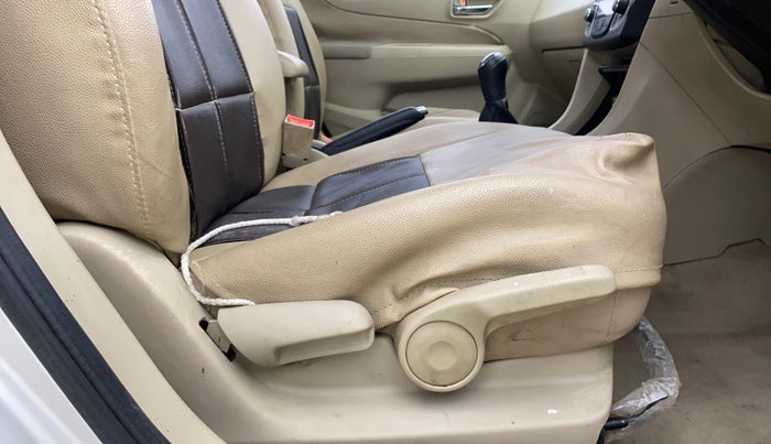 2016 Maruti Ciaz VXI, Petrol, Manual, 31,229 km, Driver Side Adjustment Panel