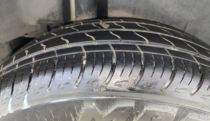 2016 Maruti Ciaz VXI, Petrol, Manual, 31,229 km, Right Rear Tyre Tread