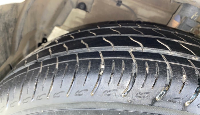 2016 Maruti Ciaz VXI, Petrol, Manual, 31,229 km, Left Front Tyre Tread