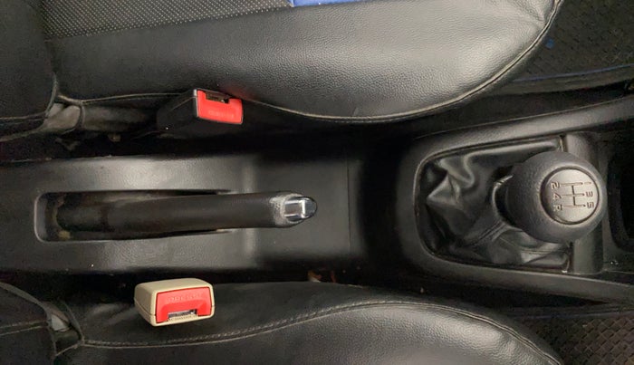 2013 Maruti Swift VXI, Petrol, Manual, 1,01,473 km, Gear Lever
