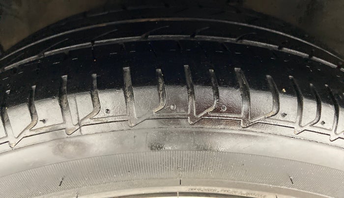 2014 Hyundai Verna FLUIDIC 1.4 CRDI CX, Diesel, Manual, 75,901 km, Left Front Tyre Tread