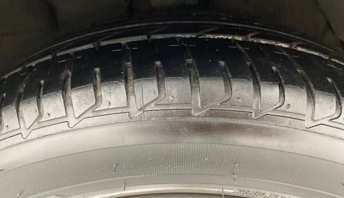 2014 Hyundai Verna FLUIDIC 1.4 CRDI CX, Diesel, Manual, 75,901 km, Right Front Tyre Tread