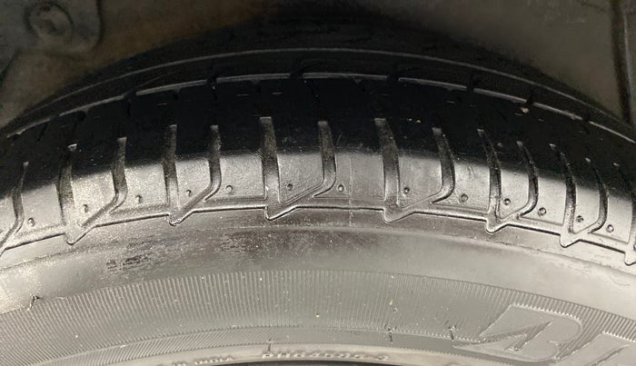 2014 Hyundai Verna FLUIDIC 1.4 CRDI CX, Diesel, Manual, 75,901 km, Right Rear Tyre Tread