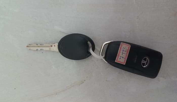 2017 Tata Tiago XM PETROL, Petrol, Manual, 62,949 km, Key Close Up