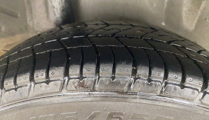 2015 Honda Amaze 1.2L I-VTEC SX, Petrol, Manual, 1,39,312 km, Right Rear Tyre Tread