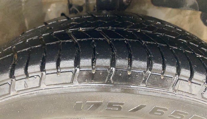 2015 Honda Amaze 1.2L I-VTEC SX, Petrol, Manual, 1,39,312 km, Right Front Tyre Tread