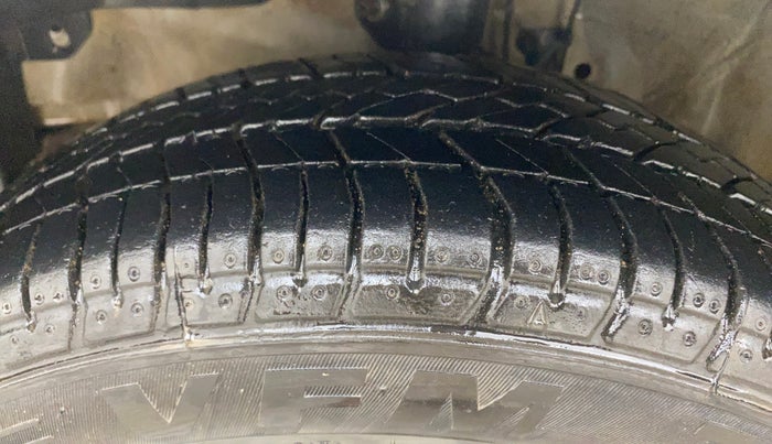 2015 Honda Amaze 1.2L I-VTEC SX, Petrol, Manual, 1,39,312 km, Left Front Tyre Tread