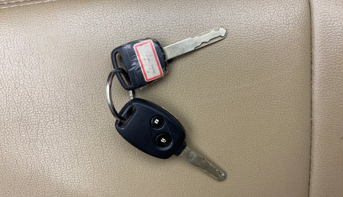 2015 Honda Amaze 1.2L I-VTEC SX, Petrol, Manual, 1,39,312 km, Key Close Up