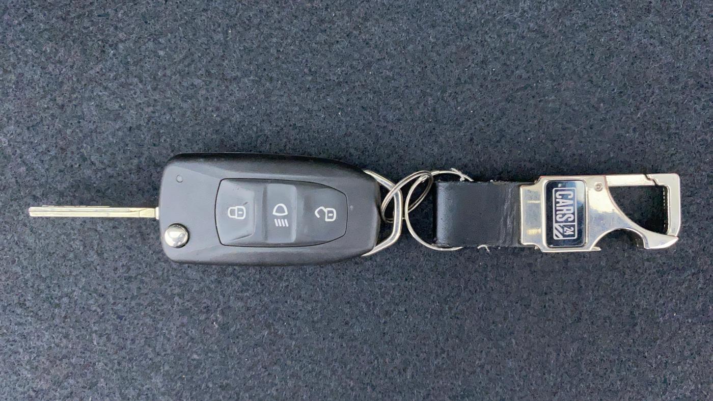 2020 Tata Tiago XT 1.2 REVOTRON, Petrol, Manual, 16,046 km, Key Close Up