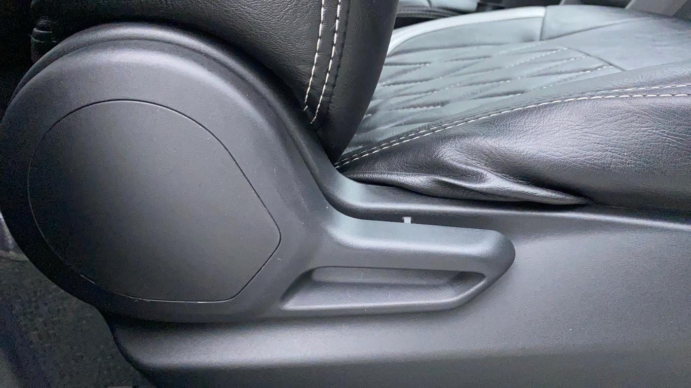 2020 Tata Tiago XT 1.2 REVOTRON, Petrol, Manual, 16,046 km, Driver Side Adjustment Panel