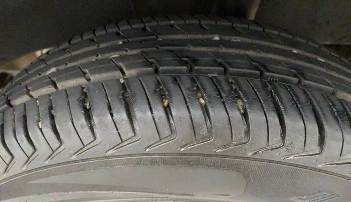 2018 Renault Kwid RXT 1.0 AMT (O), Petrol, Automatic, 25,128 km, Left Rear Tyre Tread