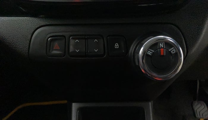 2018 Renault Kwid RXT 1.0 AMT (O), Petrol, Automatic, 25,128 km, Gear Lever
