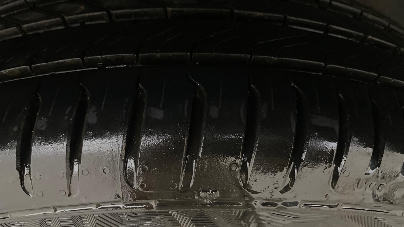 2021 MG HECTOR PLUS SHARP 1.5 PETROL TURBO DCT 6-STR, Petrol, Automatic, 65,452 km, Right Rear Tyre Tread