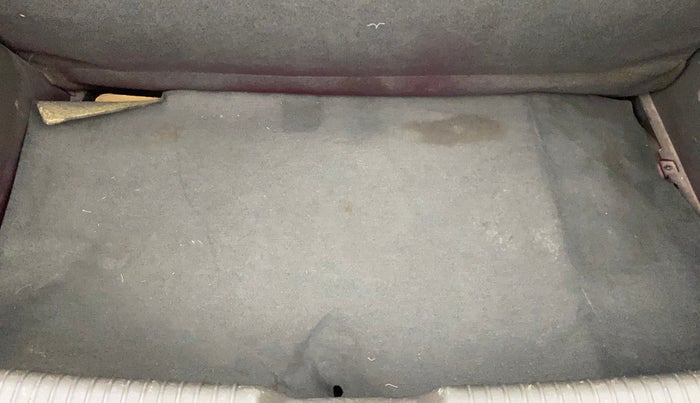 2015 Hyundai i10 MAGNA 1.1, Petrol, Manual, 94,992 km, Boot Inside