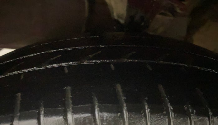 2015 Hyundai i10 MAGNA 1.1, Petrol, Manual, 94,992 km, Left Front Tyre Tread