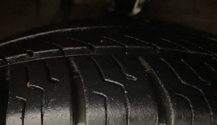 2015 Hyundai i10 MAGNA 1.1, Petrol, Manual, 94,992 km, Right Front Tyre Tread