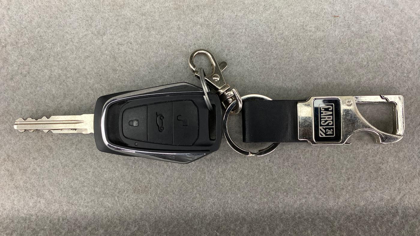 2018 Mahindra KUV 100 NXT K8 6 STR, Petrol, Manual, 13,555 km, Key Close Up