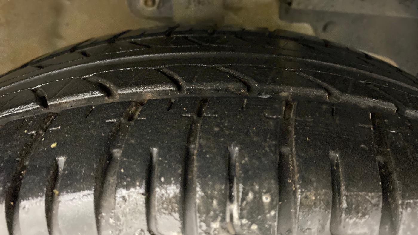 2018 Mahindra KUV 100 NXT K8 6 STR, Petrol, Manual, 13,555 km, Right Front Tyre Tread