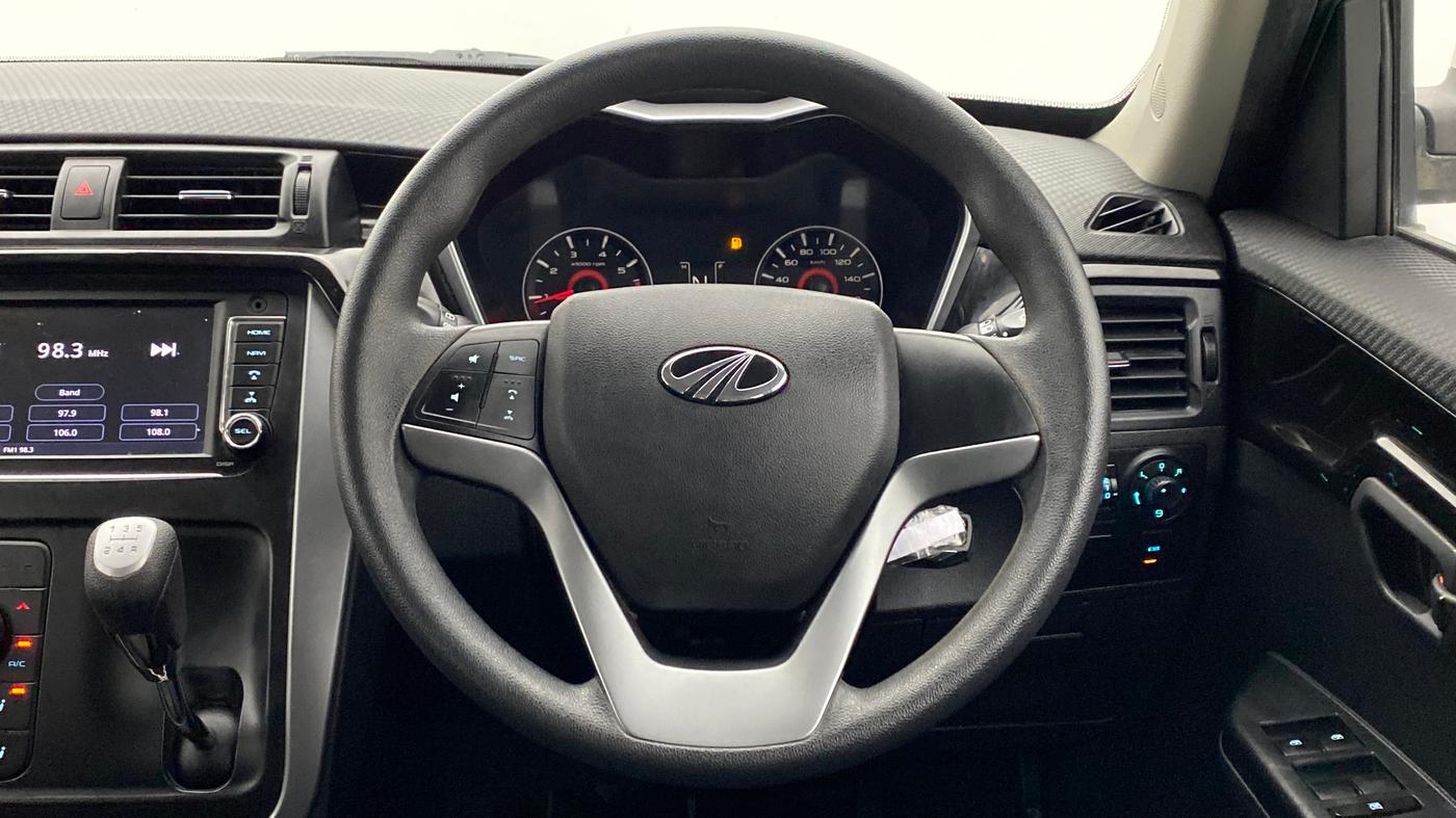 2018 Mahindra KUV 100 NXT K8 6 STR, Petrol, Manual, 13,555 km, Steering Wheel Close Up