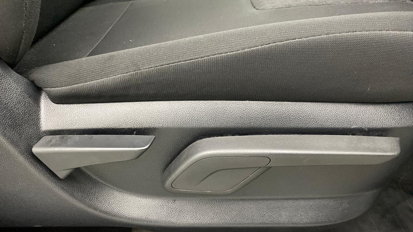 2018 Mahindra KUV 100 NXT K8 6 STR, Petrol, Manual, 13,555 km, Driver Side Adjustment Panel