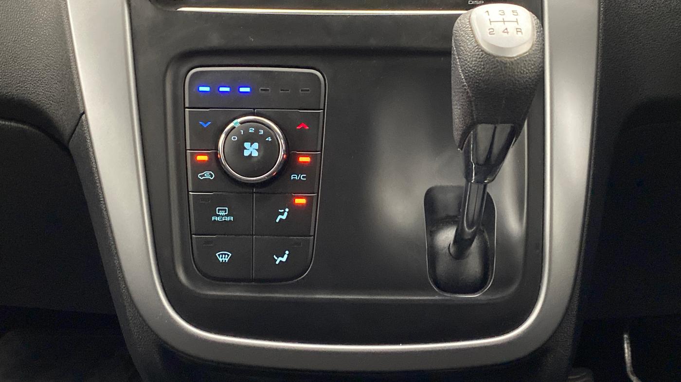 2018 Mahindra KUV 100 NXT K8 6 STR, Petrol, Manual, 13,555 km, Gear Lever