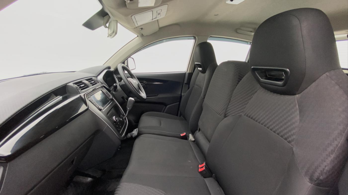 2018 Mahindra KUV 100 NXT K8 6 STR, Petrol, Manual, 13,555 km, Right Side Front Door Cabin