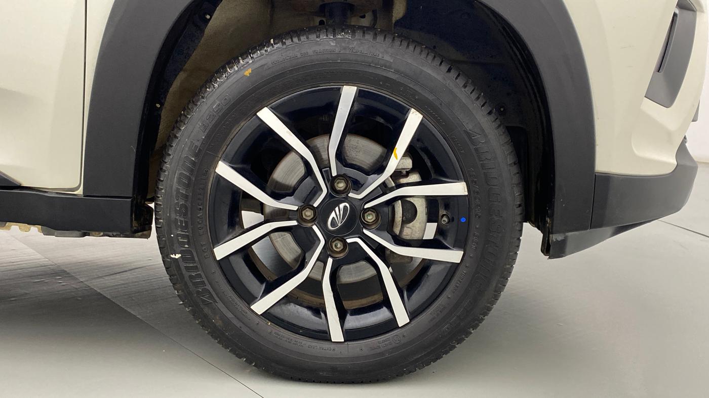 2018 Mahindra KUV 100 NXT K8 6 STR, Petrol, Manual, 13,555 km, Right Front Wheel