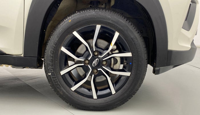 2018 Mahindra KUV 100 NXT K8 6 STR, Petrol, Manual, 13,555 km, Right Front Wheel