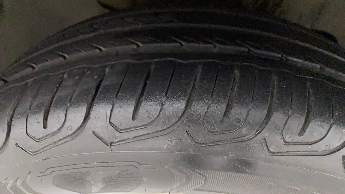 2017 Tata Tiago XZA PETROL, Petrol, Automatic, 44,907 km, Right Front Tyre Tread