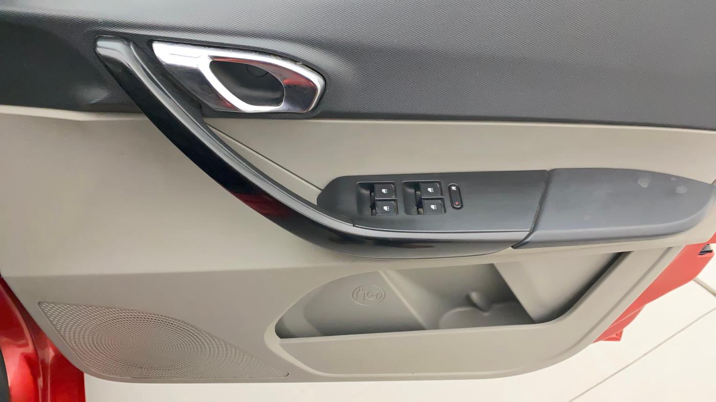 2017 Tata Tiago XZA PETROL, Petrol, Automatic, 44,907 km, Driver Side Door Panels Control