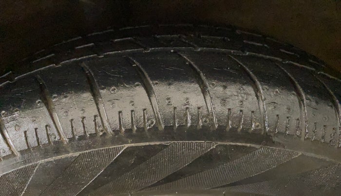 2016 Hyundai Grand i10 1.2 SPORTZ PRIME EDITION VTVT, Petrol, Manual, 68,812 km, Right Rear Tyre Tread