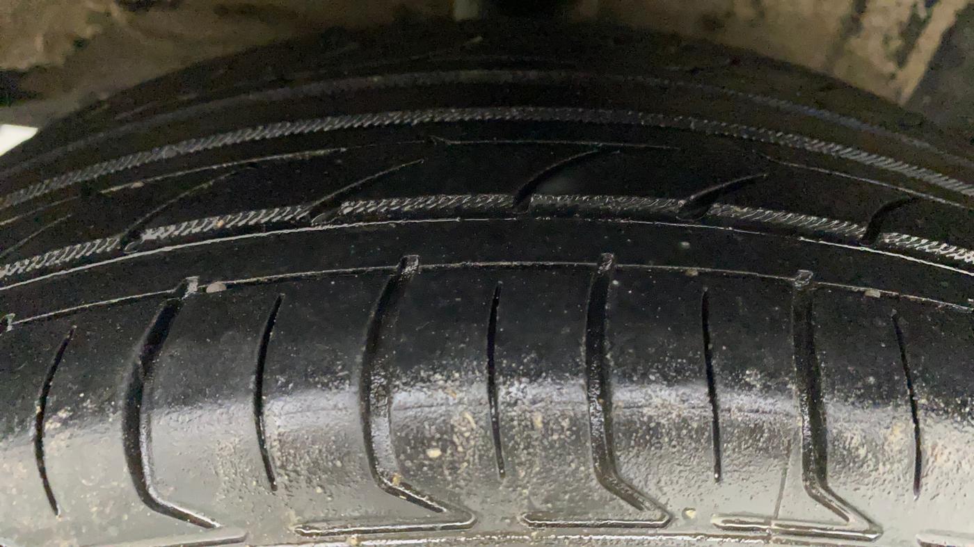 2011 Toyota Etios Liva G, CNG, Manual, 96,671 km, Right Rear Tyre Tread