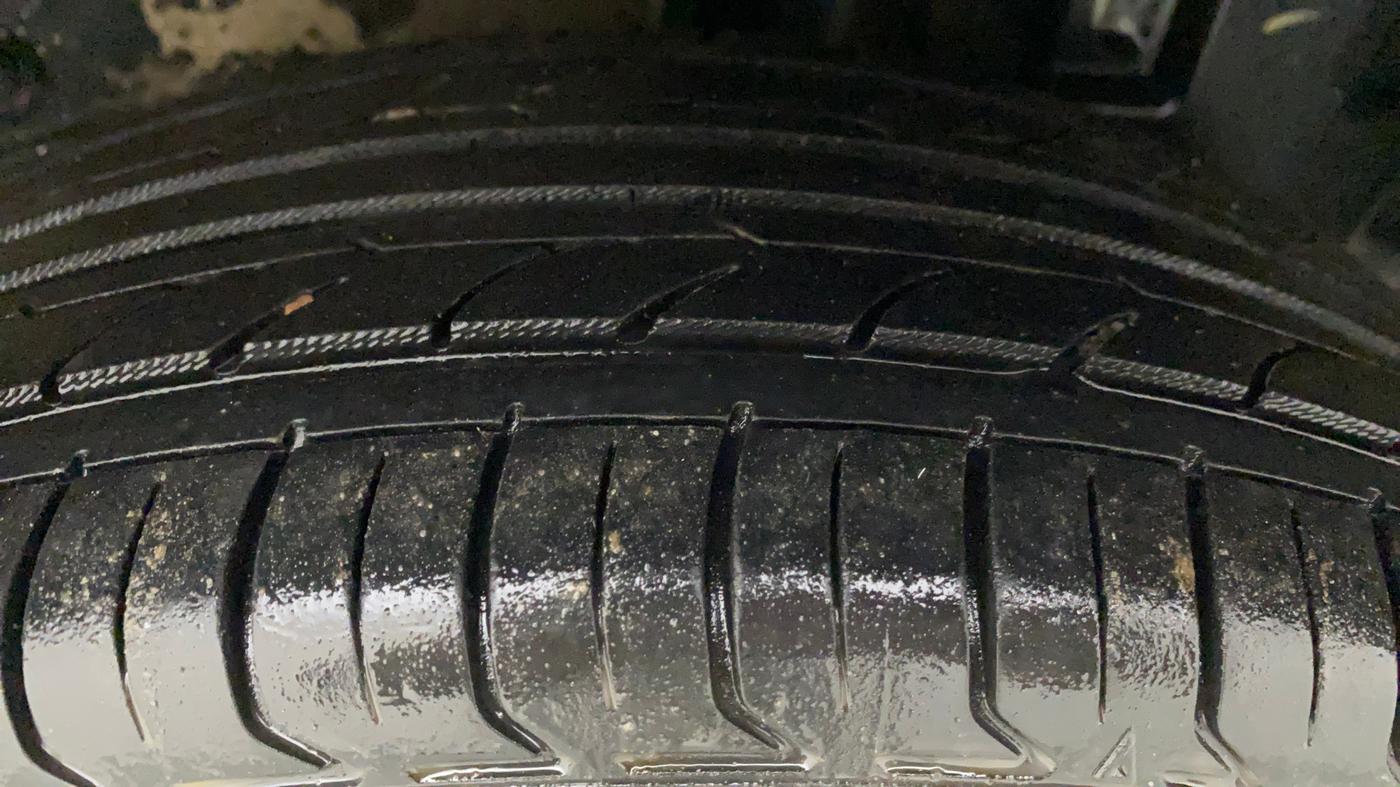 2011 Toyota Etios Liva G, CNG, Manual, 96,671 km, Left Rear Tyre Tread