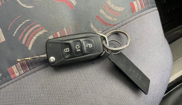 2018 Tata Tiago XZ PETROL, Petrol, Manual, 42,070 km, Key Close Up