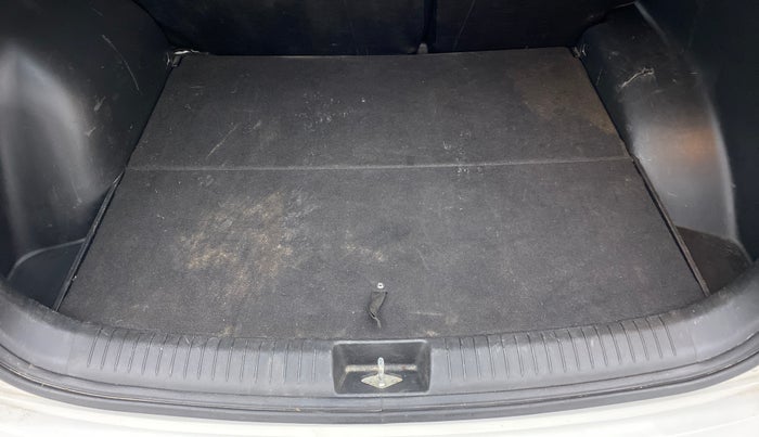 2017 Hyundai Creta SX PLUS AT 1.6 DIESEL, Diesel, Automatic, 1,00,854 km, Boot Inside