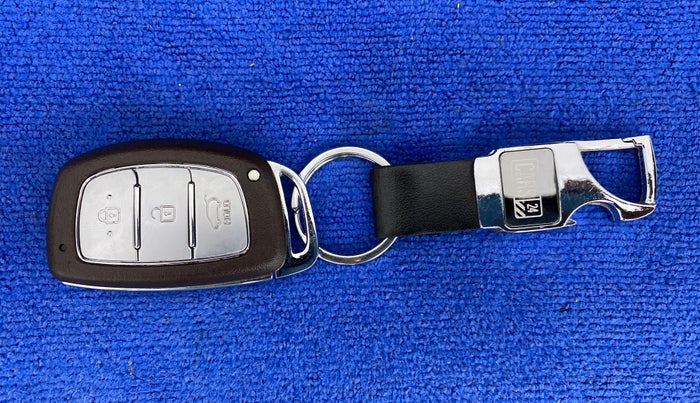 2017 Hyundai Creta SX PLUS AT 1.6 DIESEL, Diesel, Automatic, 1,00,854 km, Key Close Up