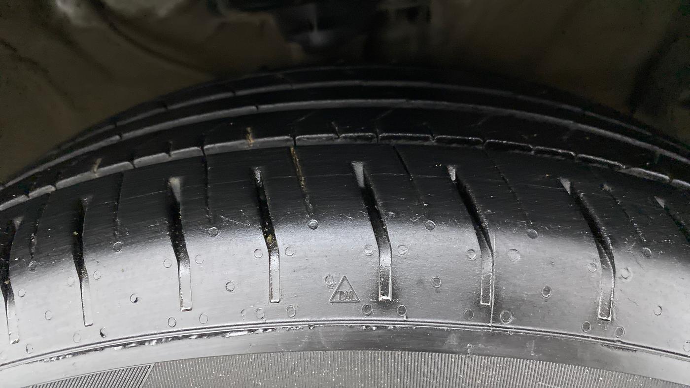 2017 Hyundai Creta SX PLUS AT 1.6 DIESEL, Diesel, Automatic, 1,00,854 km, Right Front Tyre Tread