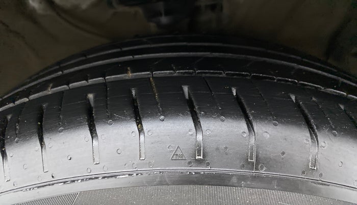 2017 Hyundai Creta SX PLUS AT 1.6 DIESEL, Diesel, Automatic, 1,00,854 km, Right Front Tyre Tread