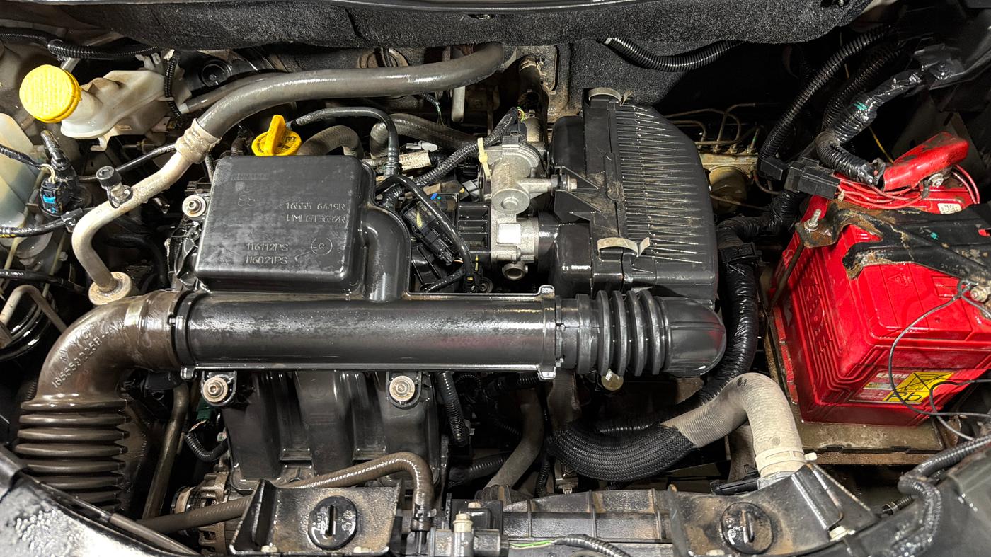 2022 Nissan MAGNITE XL, Petrol, Manual, 1,37,491 km, Engine View