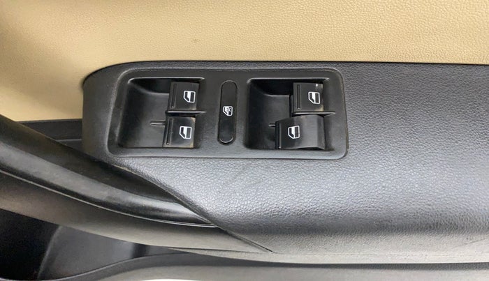2016 Volkswagen Ameo HIGHLINE1.5L, Diesel, Manual, 1,11,610 km, Right front window switch / handle - Minor damage