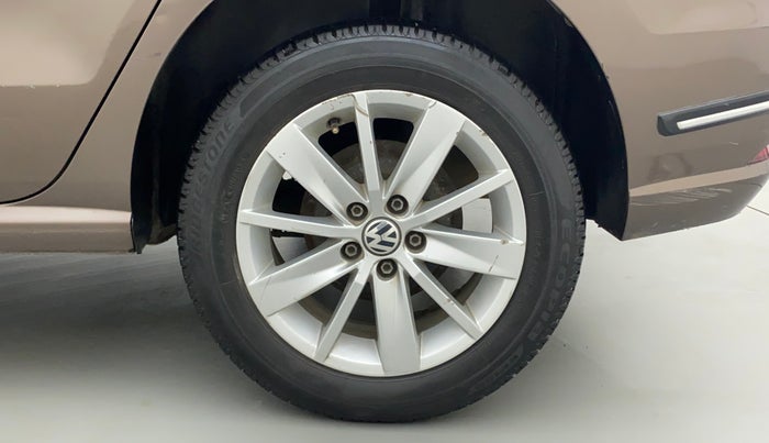 2016 Volkswagen Ameo HIGHLINE1.5L, Diesel, Manual, 1,11,610 km, Left Rear Wheel