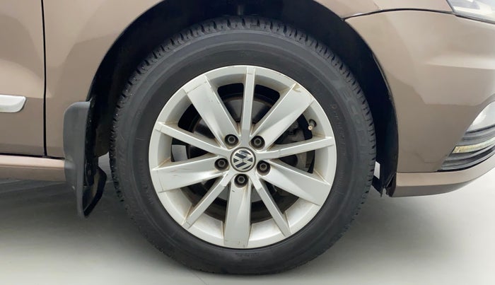 2016 Volkswagen Ameo HIGHLINE1.5L, Diesel, Manual, 1,11,610 km, Right Front Wheel