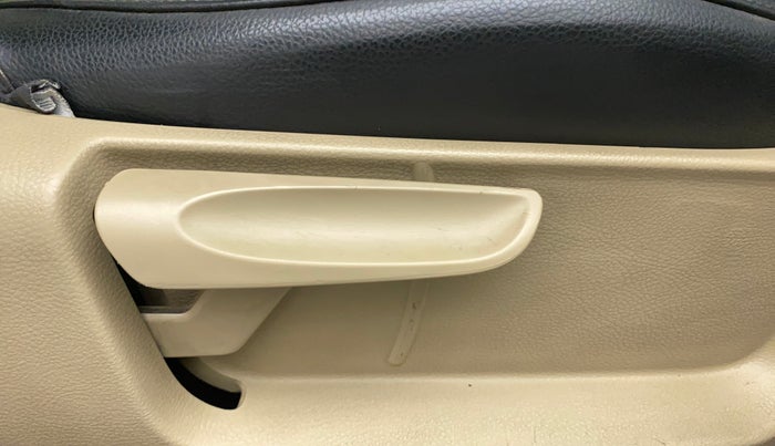 2016 Volkswagen Ameo HIGHLINE1.5L, Diesel, Manual, 1,11,610 km, Driver Side Adjustment Panel