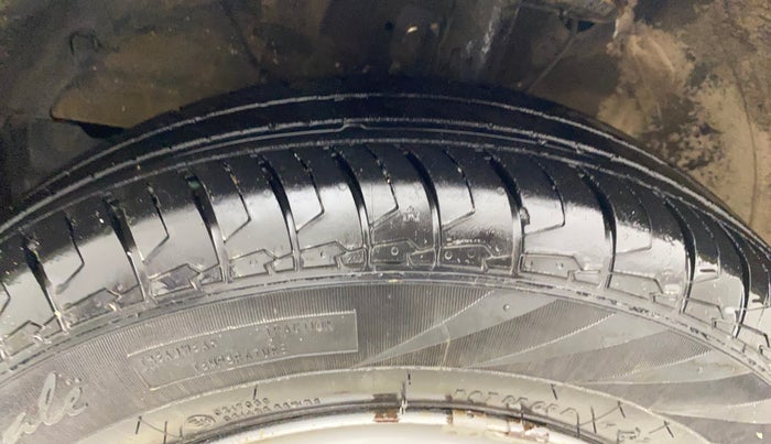2022 Maruti Swift LXI, Petrol, Manual, 27,338 km, Left Front Tyre Tread
